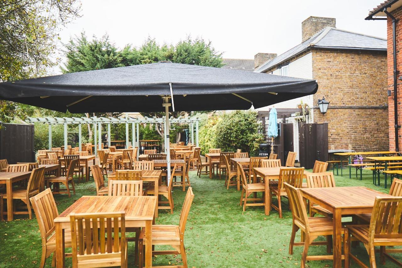 Bed and Breakfast The Lord Grenfell Maidenhead Zewnętrze zdjęcie The garden at The Crown